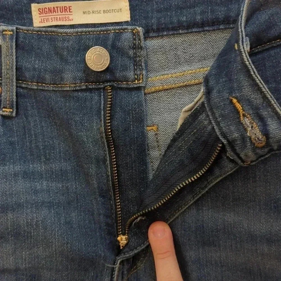 Signature by Levi's Strauss women's mid-rise Boot cut - Picture 7 of 9